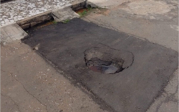 Prefeitura de Juazeiro do Norte multa Cagece em mais de R$ 16 milhões por buracos nas vias