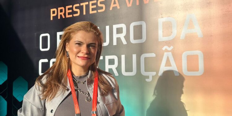 Patrícia Neri Coelho, CEO da CRC, está em Santa Catarina representando o Cariri no maior evento de construção civil e tecnologia do Brasil