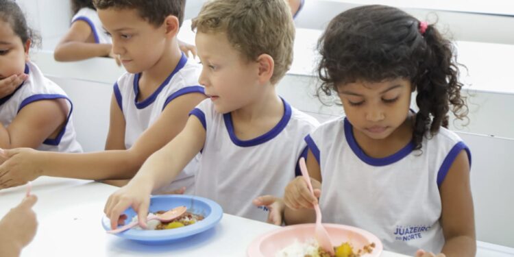 Juazeiro do Norte dispõe de cardápio completo para estudantes da rede municipal com restrições alimentares