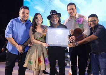 Luiz Fidelis recebe Menção Honrosa da Prefeitura de Juazeiro do Norte por sua contribuição à cultura nordestina