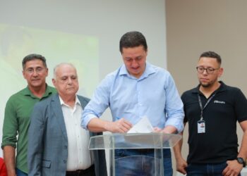 Juazeiro do Norte assina ordem de serviço do Programa Ilumina Juazeiro Rural