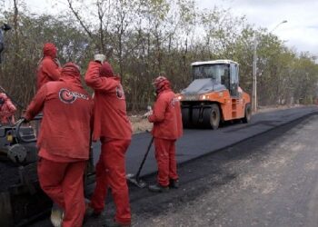 PSIU Juazeiro: Pavimentação asfáltica é iniciada na Avenida Otaciano José de Oliveira