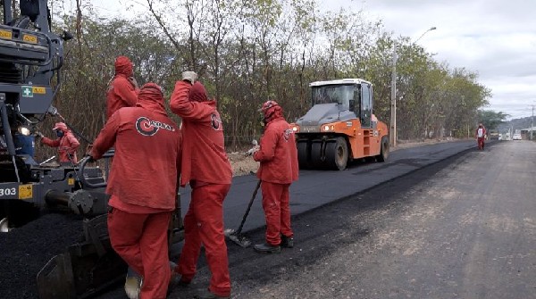 PSIU Juazeiro: Pavimentação asfáltica é iniciada na Avenida Otaciano José de Oliveira