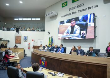 Câmara aprova subsídio para transporte coletivo e reconhece ato de bravura de jovem juazeirense