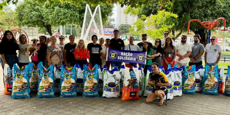 Com 6 toneladas de ração doada pelo estado, Célio chega ao Cariri e celebra revolução na causa animal