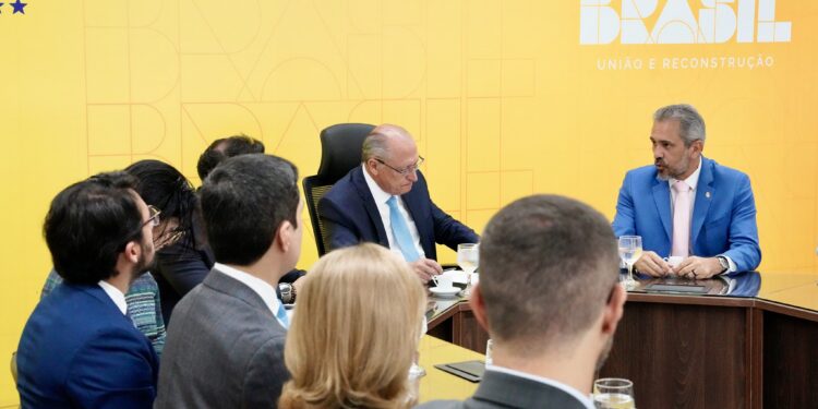 Governador se reúne com vice-presidente Geraldo Alckmin e anuncia grupo de trabalho entre Estado, União e empresários cearenses