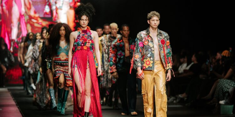 Kallil Nepomuceno e Cagece apresentam Coleção Mosaico em circuito nacional de moda