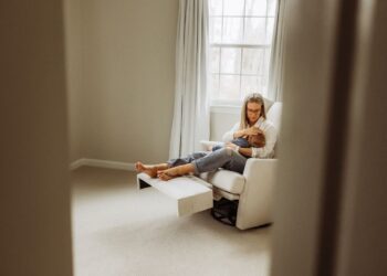 Direito à amamentação: proteção legal às mães lactantes vai do emprego à sala de aula