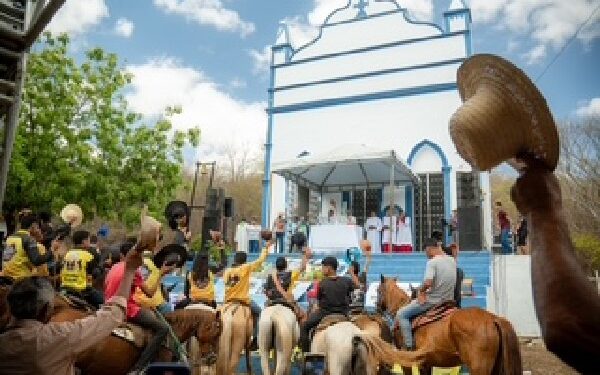 O Cariri em romaria: no Caldeirão, a fé libertadora renova a história e a identidade de um povo