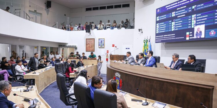 Câmara de Juazeiro aprova criação do SOS-PET e programa de incentivo ao emprego para mães solo