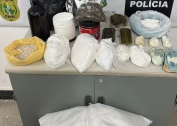 Após denúncias, PCCE captura mulher em posse de 4 kg de drogas em Juazeiro do Norte