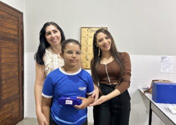 Em três anos, mais de 340 estudantes da rede municipal são beneficiados com a entrega de óculos