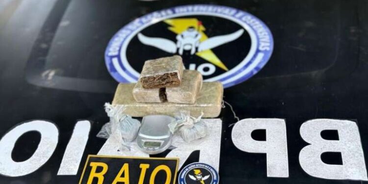 Polícia Militar apreende drogas e prende homem por tráfico em Aurora