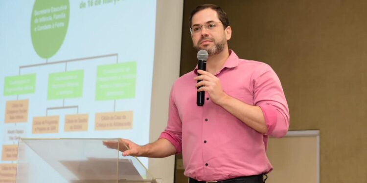 Caio Cavalcante recebe título e pode disputar vaga para Assembleia Legislativa do Ceará