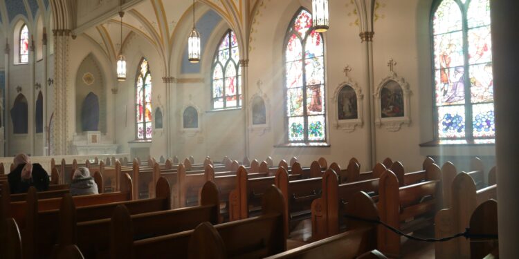 Fé Encontra Finanças: Igrejas Testando Doações em Criptomoedas