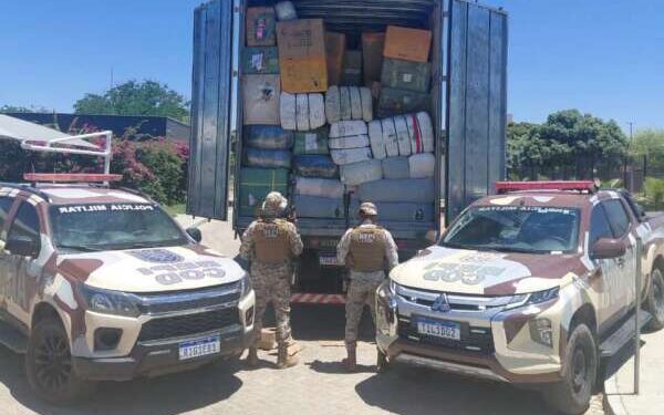 PMCE apreende duas carretas com produtos sem regularidade fiscal no Cariri