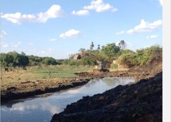 Juazeiro do Norte executa limpeza no Riacho do Tiradentes para fortalecer a manutenção da drenagem