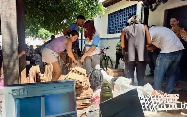 Mais de duas toneladas de materiais são arrecadados no primeiro dia do projeto Quem Recicla, Ganha! nas escolas