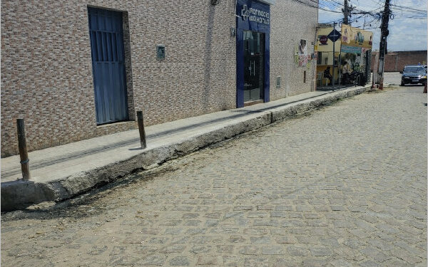 Rua do Horto recebe serviços de limpeza e desobstrução