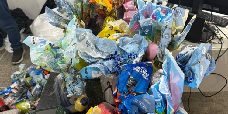Cinco suspeitos são presos em Fortaleza com ovos de páscoa, peças de lingerie e outros objetos furtados em Canindé