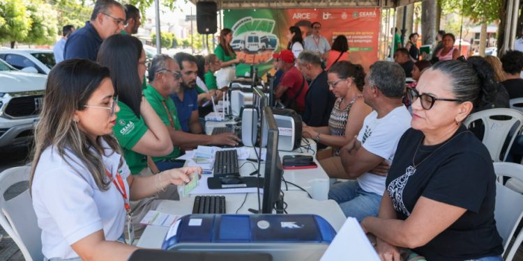 Com mais de 53 mil cartões entregues no CE, Caravana do VaiVem Trabalhador inicia ações no Cariri