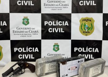 Em Juazeiro do Norte, PCCE prende mulher em posse de drogas e arma de fogo dentro de ônibus intermunicipal