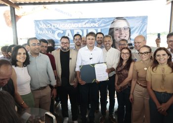 Governador Elmano de Freitas e ministro Camilo Santana vistoriam obra do Hospital Universitário da UFCA e anunciam mais investimentos