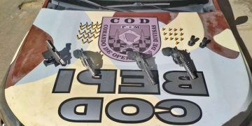 PMCE prende suspeito com quatro armas de fogo no município de Brejo Santo