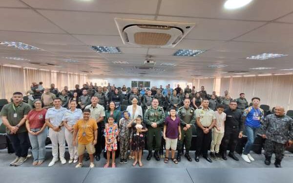PMCE realiza formatura de 304 policiais em capacitação para abordagem de pessoas com autismo