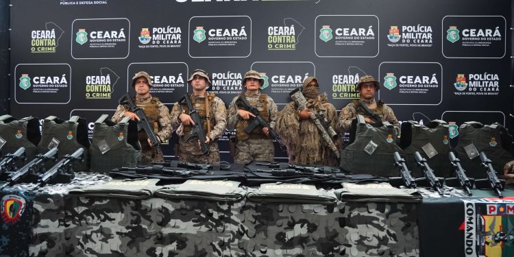 Polícia Militar do Ceará recebe novas armas e quase 4,5 mil coletes de proteção balística
