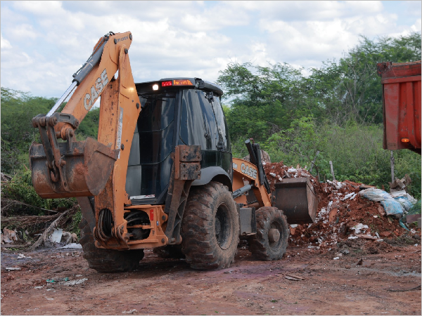 Prefeitura intensifica ações de limpeza e manutenção em diversos bairros de Juazeiro do Norte