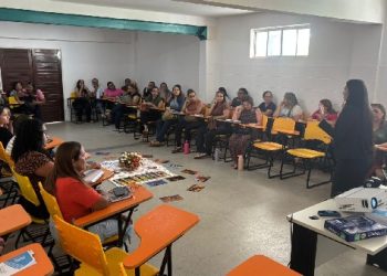 Rede municipal de Juazeiro do Norte recebe material didático voltado à diversidade cultural