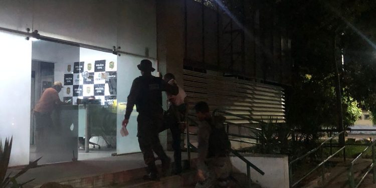 Homem é preso em flagrante pela PMCE por maus-tratos a cadela em Juazeiro do Norte