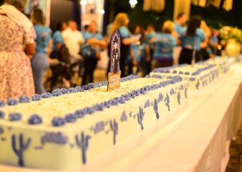 Corte do bolo marca celebração dos 182 anos do Padre Cícero nesta segunda-feira, 23, em Juazeiro do Norte