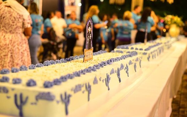 Corte do bolo marca celebração dos 182 anos do Padre Cícero nesta segunda-feira, 23, em Juazeiro do Norte
