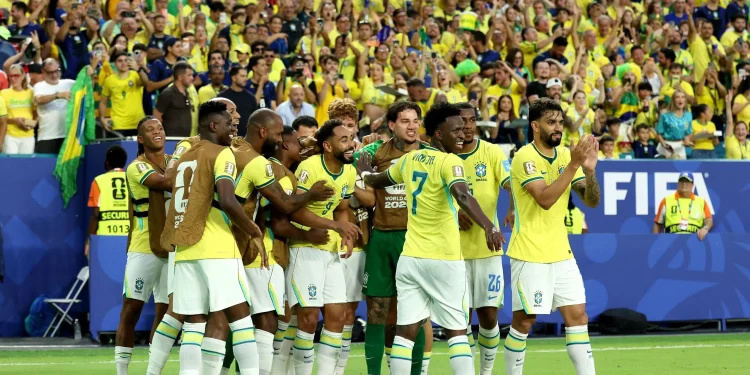 Brasil faz 3 na Escócia e avança em 1º