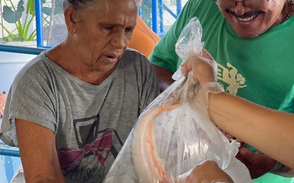 Juazeiro do Norte inicia entrega de peixes para famílias assistidas pelos CRAS